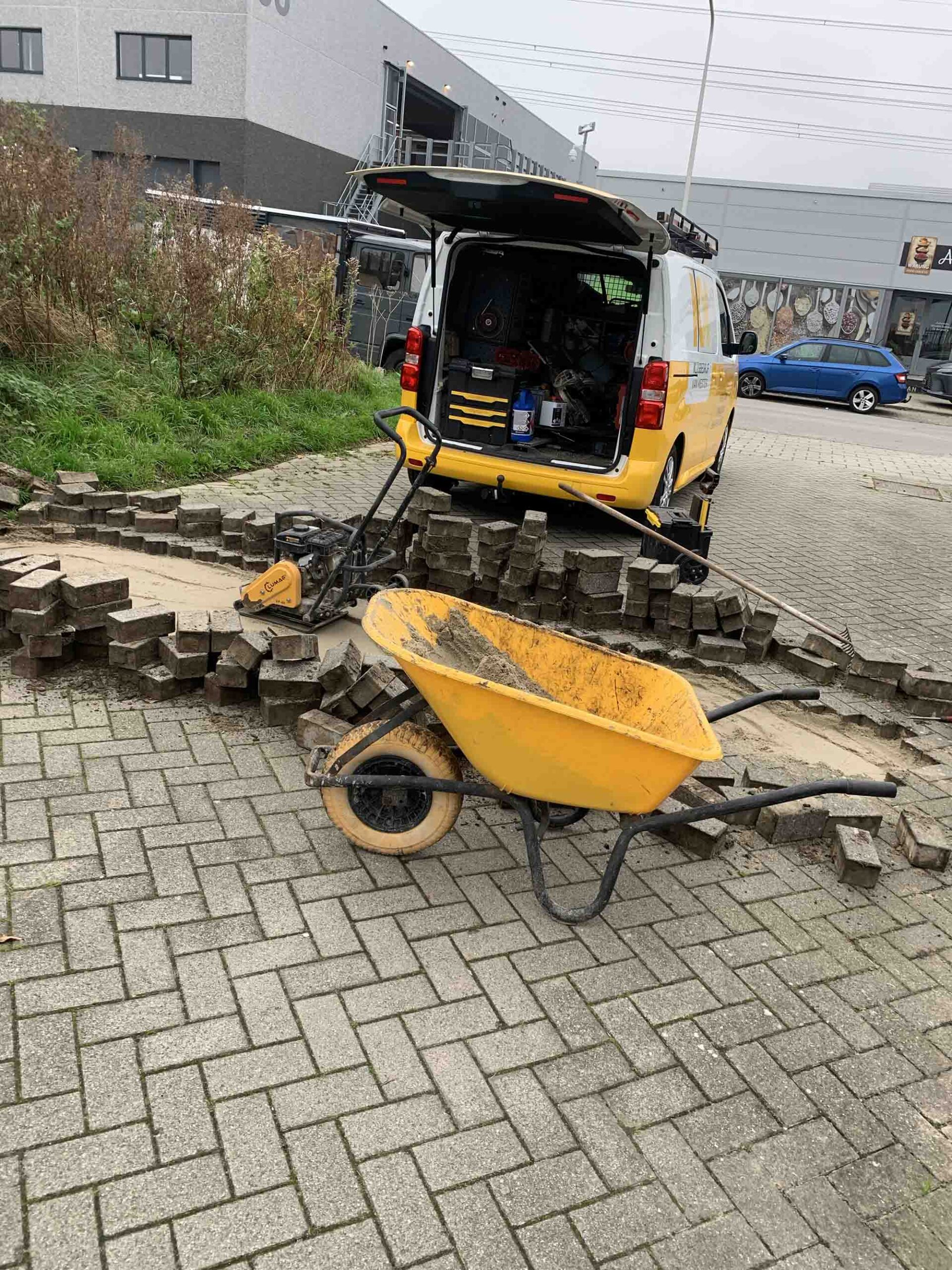 bedrijfsterrein_bestrating_klusbedrijf_van_kester